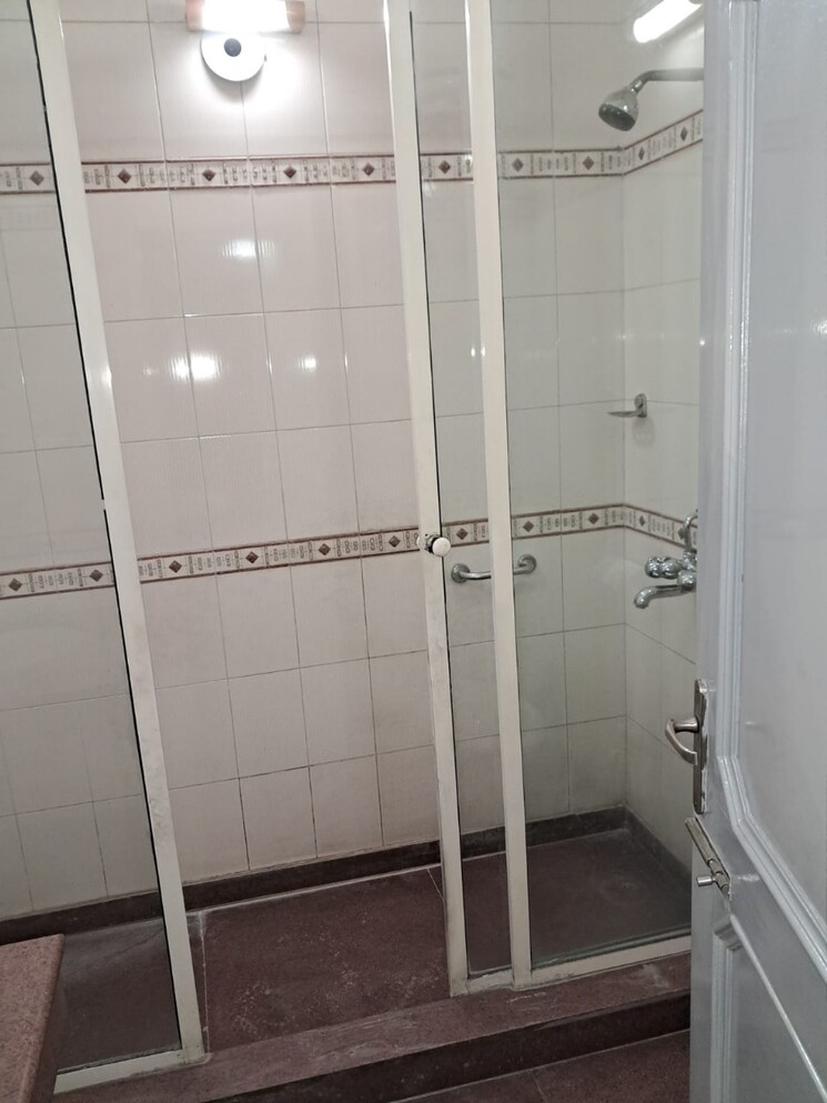 Attached Bathroom, sector 21 6+ Bedroom 2250 Sq.Ft. Independent House In Sector 21 Gurgaon 8788167