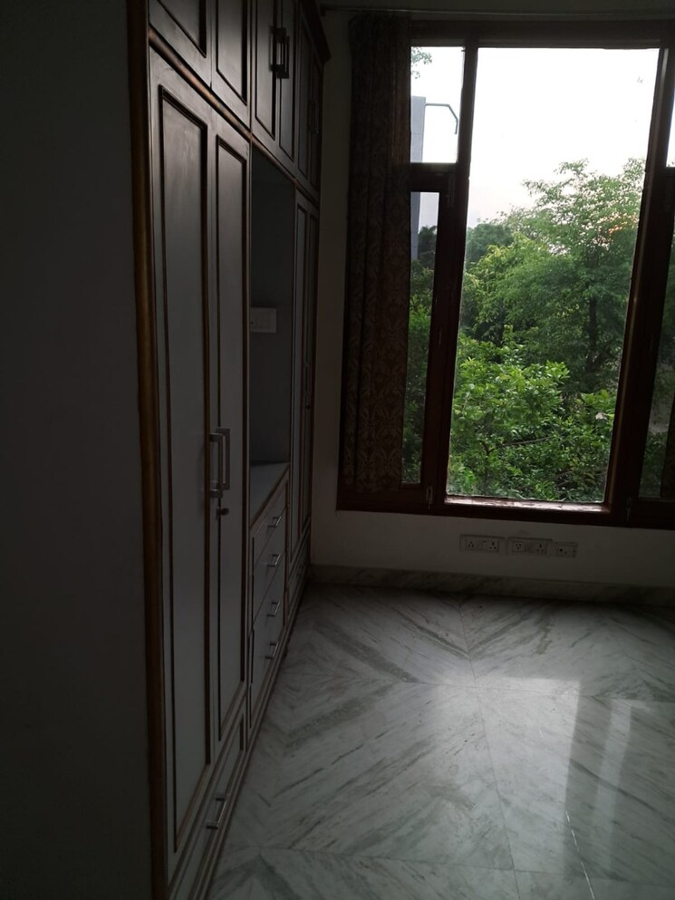 Room, sector 21 6+ Bedroom 2250 Sq.Ft. Independent House In Sector 21 Gurgaon 8788167