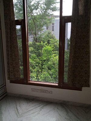 Room in 6+ BHK Independent House at Sector 21 – for Sale