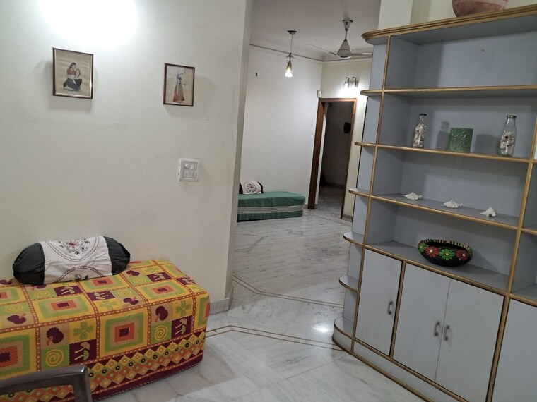 Room, sector 21 6+ Bedroom 2250 Sq.Ft. Independent House In Sector 21 Gurgaon 8788167