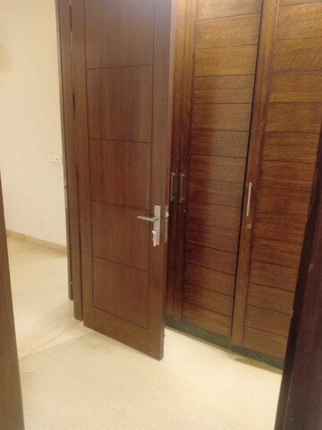 Room in 3 BHK Builder Floor at Sector 21 – for Rent
