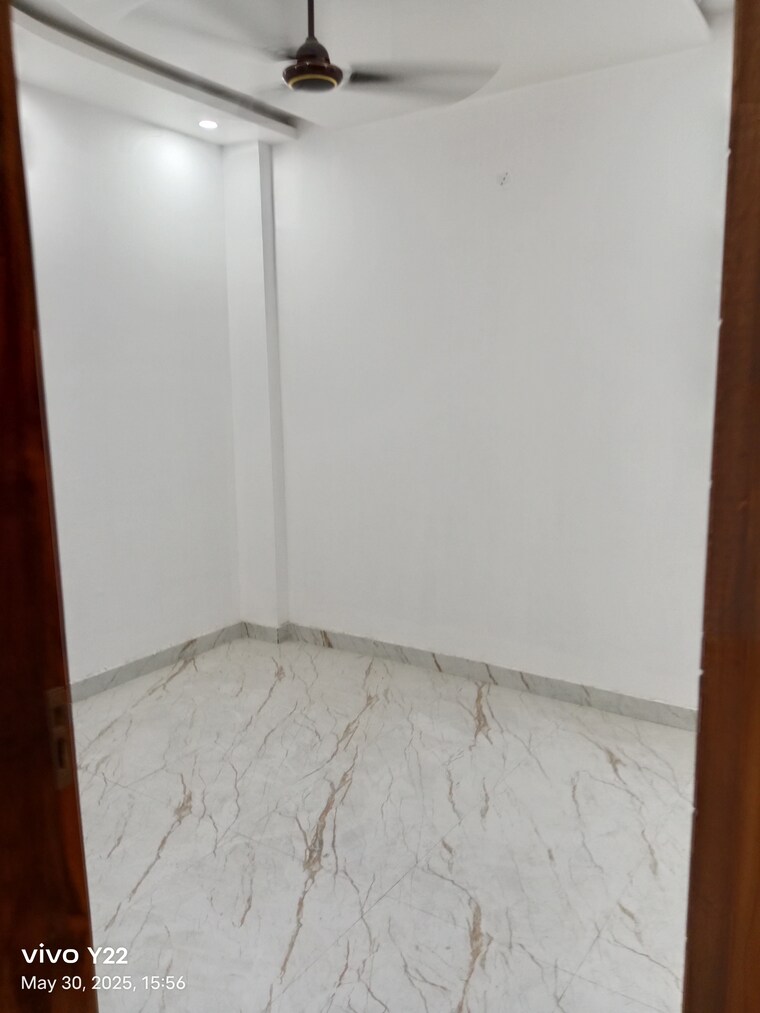 Room, laxmi nagar 3 Bedroom 1200 Sq.Ft. Builder Floor In Laxmi Nagar Delhi 8788177