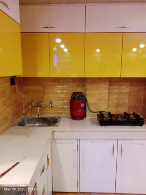 Furnished Amenities in 2 BHK Builder Floor at Laxmi Nagar – for Sale