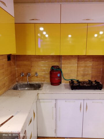 Furnished Amenities in 2 BHK Builder Floor at Laxmi Nagar – for Sale