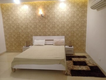 Bedroom in 3 BHK Builder Floor at Sector 36 – for Rent