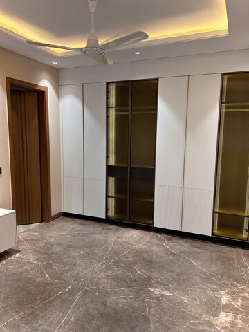 Room in 3 BHK Builder Floor at East Patel Nagar – for Rent