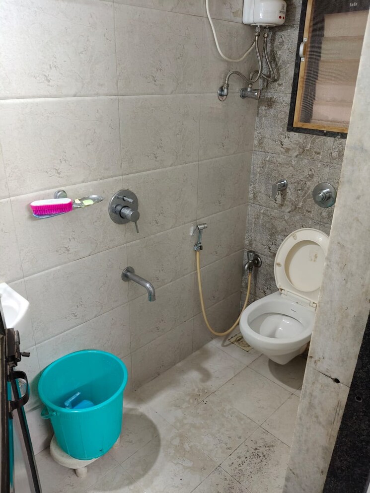 Bathroom, aditya-eksar-kavita 1 Bedroom 344 Sq.Ft. Apartment In Borivali West Mumbai 8788247