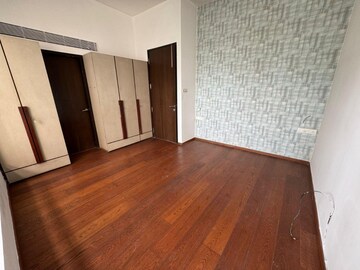 Room in 3 BHK Apartment at Lodha Bellissimo, Mahalaxmi – for Rent