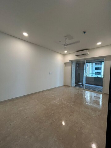 Room in 3 BHK Apartment at Lokhandwala Minerva Mahalaxmi, Mahalaxmi – for Rent
