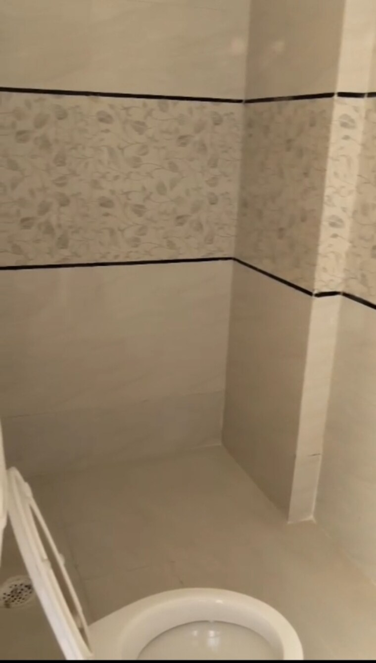 Bathroom, indira nagar 3 Bedroom 900 Sq.Ft. Apartment In Indira Nagar Lucknow 8788272