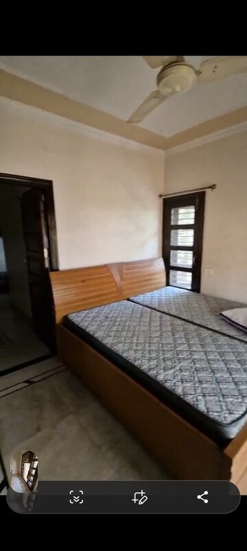 Bedroom in 2 BHK Builder Floor at Sector 44 – for Rent