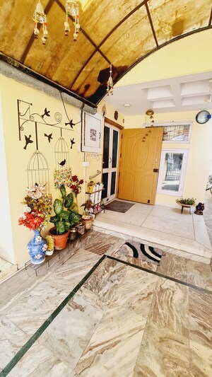 Living Room in 3 BHK Independent House at JakhaN-Rajpur Road – for Sale