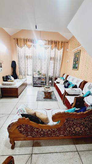 Living Room in 3 BHK Independent House at JakhaN-Rajpur Road – for Sale