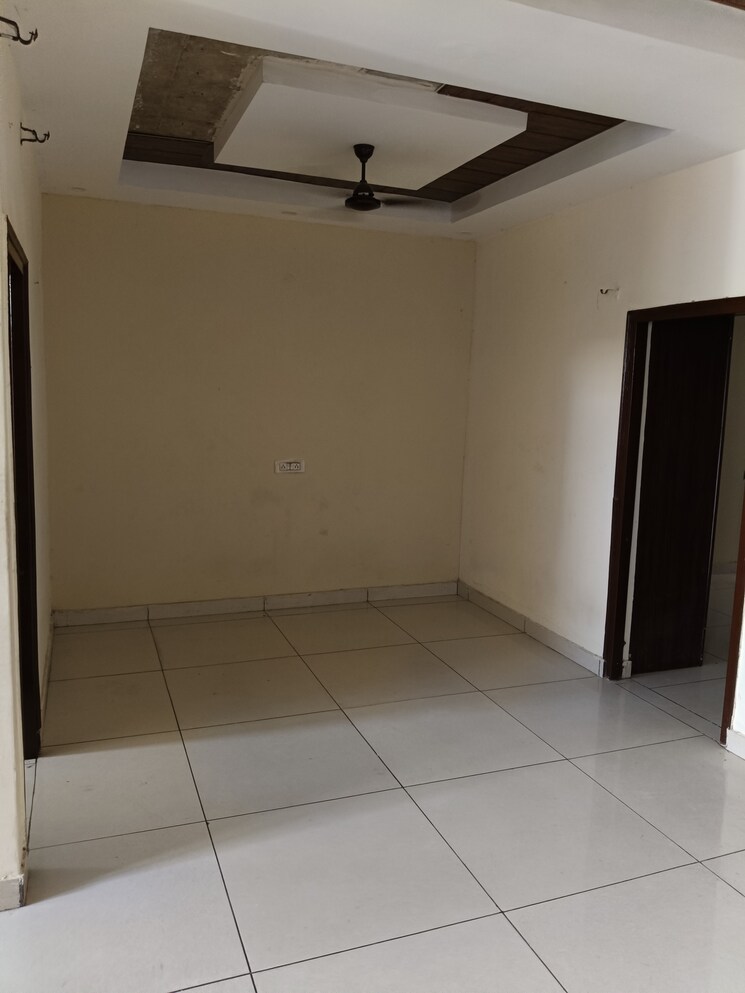 Room, dhakoli 3 Bedroom 1000 Sq.Ft. Builder Floor In Dhakoli Zirakpur 8788372
