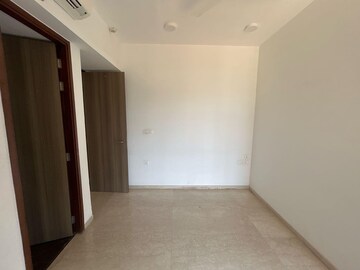 Room in 2 BHK Apartment at Lodha The Park, Worli – for Rent