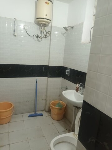 Master Bedroom in 3 BHK Builder Floor at Motia Blue Ridge, Dhakoli – for Rent
