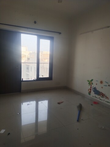 Furnished Amenities in 4 BHK Apartment at Lord Krishna Apartment, Sector 43 – for Rent