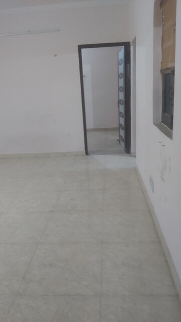 Room in 2.5 BHK Apartment at Mayur Vihar – for Sale