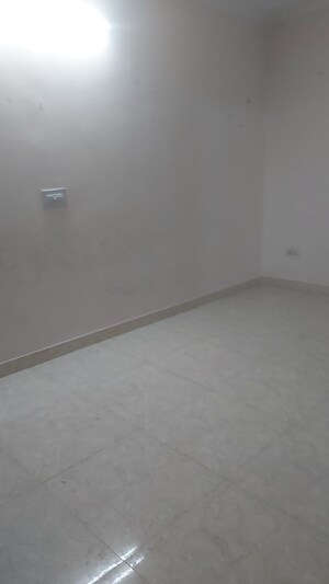 Room in 2.5 BHK Apartment at Mayur Vihar – for Sale