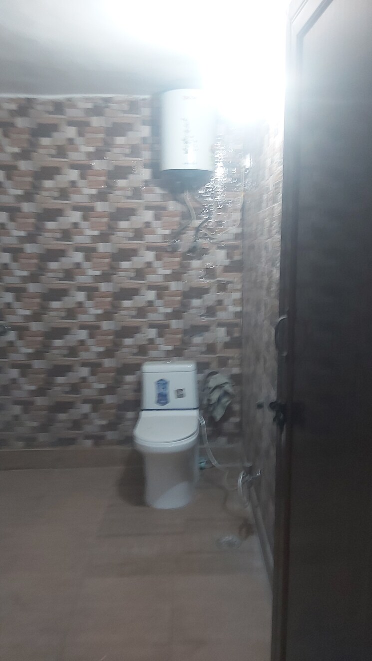 Bathroom, mayur vihar 2.5 Bedroom 1250 Sq.Ft. Apartment In Mayur Vihar Delhi 8788408