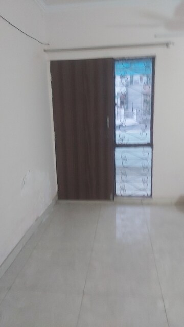 Room in 2.5 BHK Apartment at Mayur Vihar – for Sale