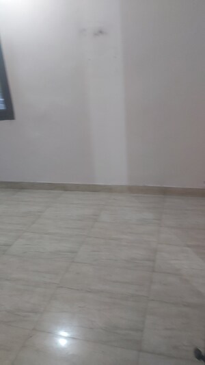 Room in 2.5 BHK Apartment at Mayur Vihar – for Sale