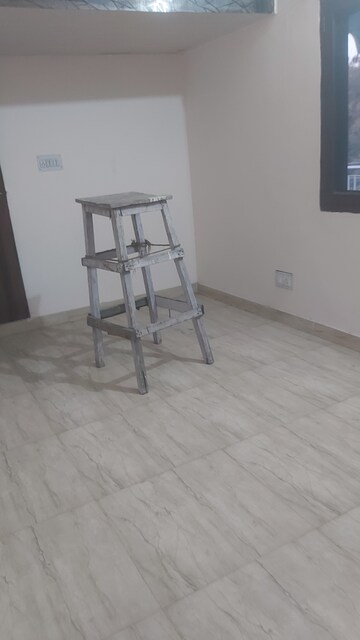  2.5 BHK Apartment at Mayur Vihar – for Sale