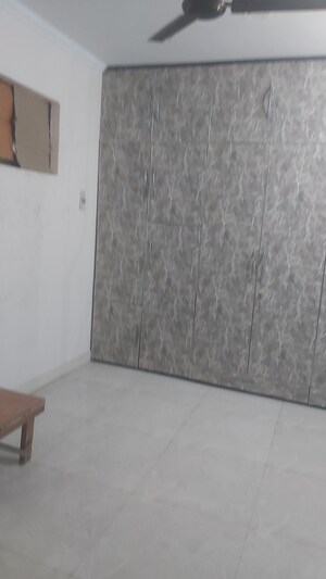Room in 2.5 BHK Apartment at Mayur Vihar – for Sale
