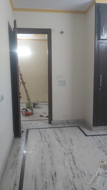 Furnished Amenities in 1.5 BHK Builder Floor at Mayur Vihar – for Rent
