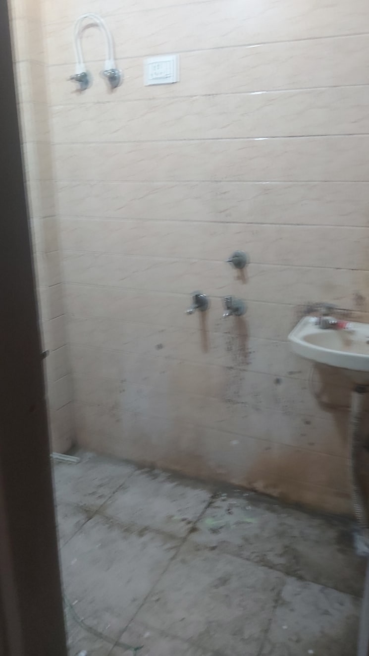 Bathroom, mayur vihar 1.5 Bedroom 450 Sq.Ft. Builder Floor In Mayur Vihar Delhi 8788419