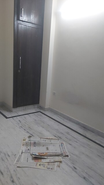 Furnished Amenities in 1.5 BHK Builder Floor at Mayur Vihar – for Rent