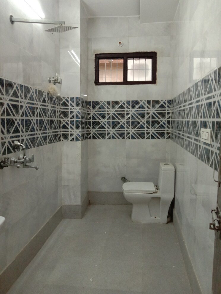 Bathroom, mahavir enclave 1 3 Bedroom 900 Sq.Ft. Builder Floor In Mahavir Enclave 1 Delhi 8788422