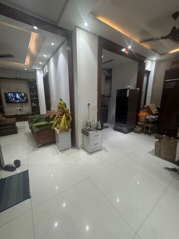 Master Bedroom in 3 BHK Builder Floor at Shakti Khand Iii – for Rent