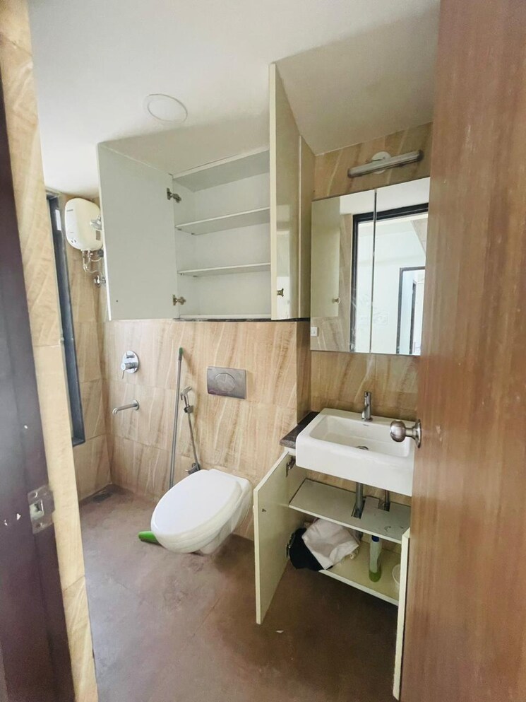 Bathroom, lodha-amara 2 Bedroom 900 Sq.Ft. Apartment In Kolshet Road Thane 8788521