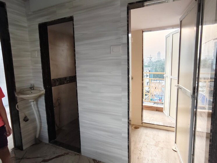Bathroom, koliwada 1 Bedroom 550 Sq.Ft. Apartment In Koliwada Thane 8732050