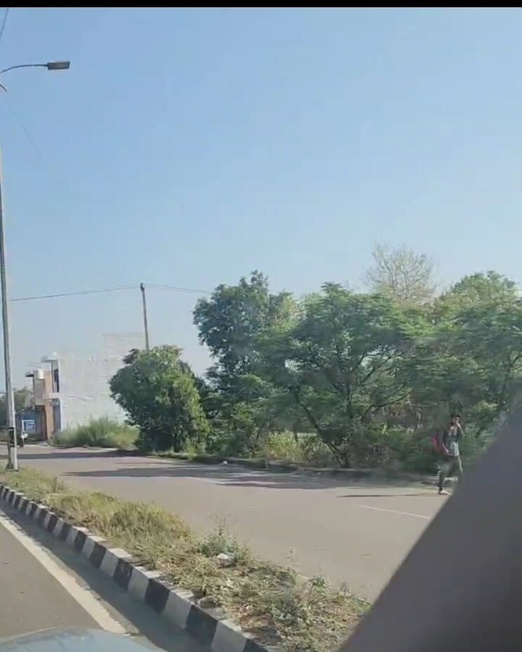 Garden, sector 33  1800 Sq.Yd. Plot In Sector 33 Sonipat 8788564