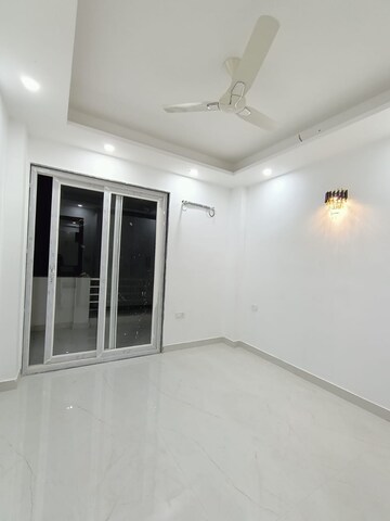 Room in 3 BHK Apartment at Santur Aspira, Sector 3 – for Rent