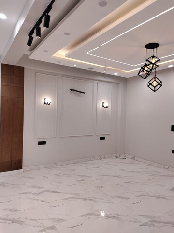 Room in 3 BHK Apartment at Santur Aspira, Sector 3 – for Rent