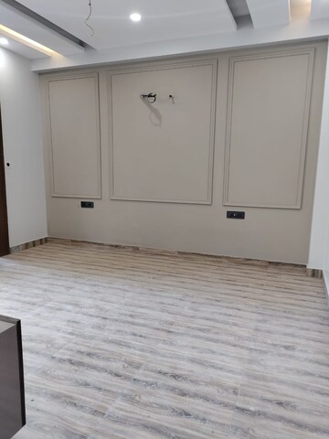 Room in 3 BHK Apartment at Santur Aspira, Sector 3 – for Rent
