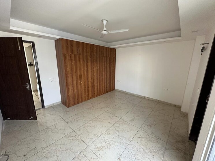 Room, sector 23 3 Bedroom 2747 Sq.Ft. Builder Floor In Sector 23 Gurgaon 8788590