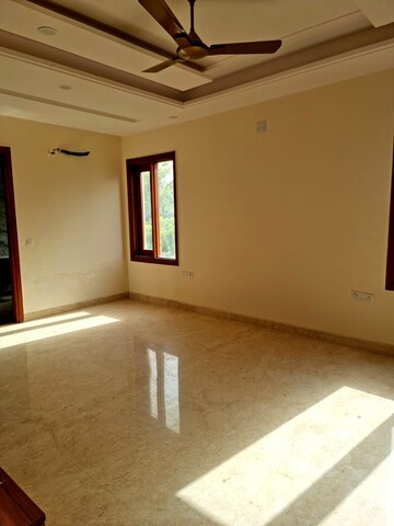 Room in 2 BHK Builder Floor at Sector 23 – for Rent