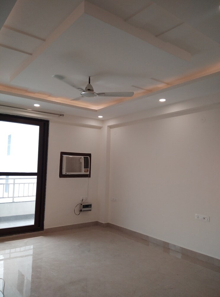 Room, sector 23 3 Bedroom 288 Sq.Yd. Independent House In Sector 23 Gurgaon 8788599