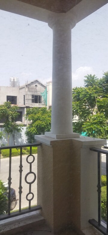 Balcony in 5 BHK Villa at Unitech Uniworld Resorts-The Residences, Sector 33 – for Rent