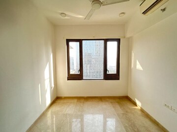 Room in 2 BHK Apartment at Lodha The Park, Worli – for Rent