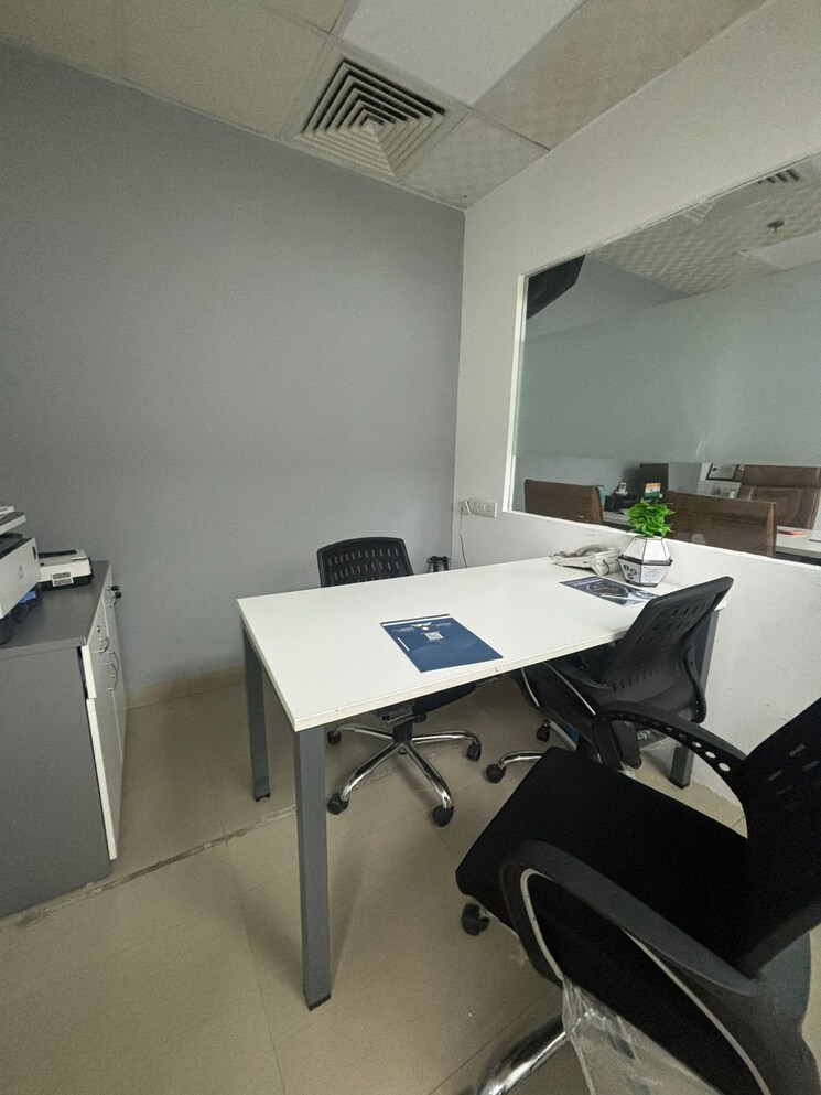 Team Area, spaze-itech-park Commercial Office Space 1000 Sq.Ft. In Sector 49 Gurgaon 8788662