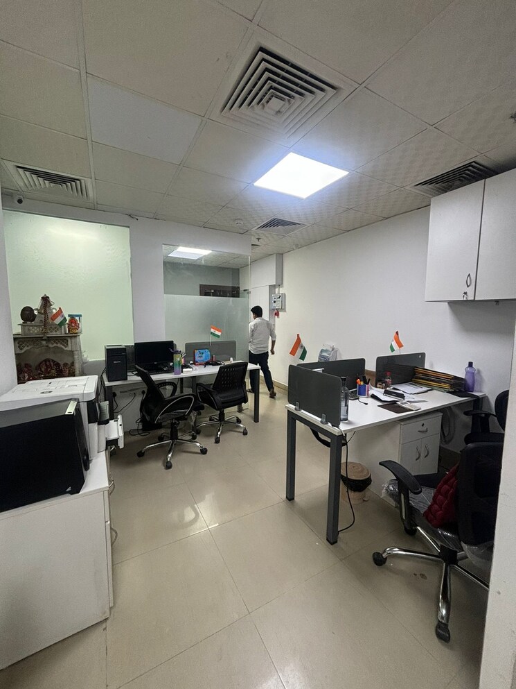Team Area, spaze-itech-park Commercial Office Space 1000 Sq.Ft. In Sector 49 Gurgaon 8788662