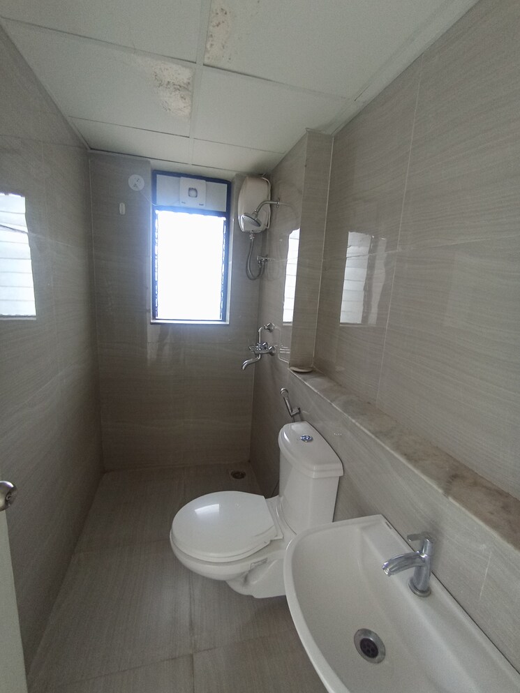 Bathroom, runwal-gardens-phase-i 3 Bedroom 904 Sq.Ft. Apartment In Dombivli East Thane 8788669