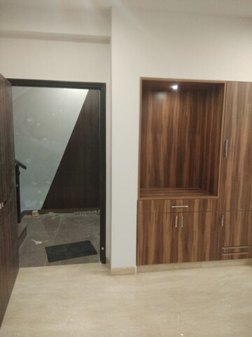 Room in 3 BHK Builder Floor at Kohli One Malibu Town, Sector 47 – for Rent
