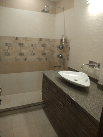 Bathroom in 3 BHK Builder Floor at Kohli One Malibu Town, Sector 47 – for Rent