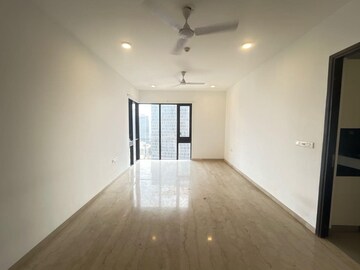 Room in 2 BHK Apartment at Lodha The Park, Worli – for Rent